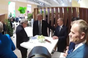 Politico: Трамп навредил себе, подойдя к Путину на ужине G20