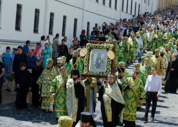 В Киево-Печерской Лавре литургией и крестным ходом почтили память основателя обители