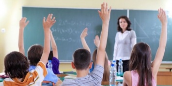 В Барнауле учитель издевалась над школьником, не сдавшим деньги ей на подарок