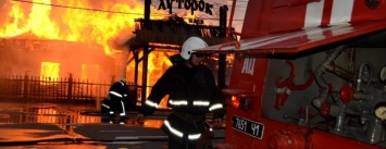Спасатели не определились с причинами пожара в одесском "Хуторке" (ВИДЕО)