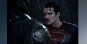 Интернет-пользователи требуют не сбривать усы Супермена
