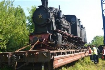 На Закарпатье доставили паровоз немецкого производства, который поедет на буковых дровах