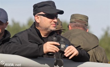 Турчинов: Украинские военные в Донбассе получат новые виды оружия