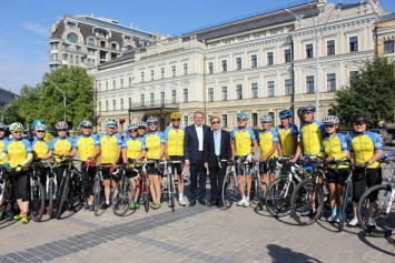 Компания «Хюндай Мотор Украина» выступила партнером «Велокаравана Дружбы Украина - Корея»