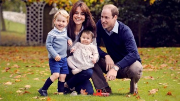 Маленькая принцесса Шарлотта донашивает обувь 30-летней давности, которая принадлежала ее дяде, принцу Гарри