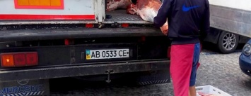 Как мясо попадает в магазин в центре Одессы (ФОТО)