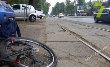 В Одессе внедорожник сбил подростка на велосипеде и протащил его на капоте 200 метров
