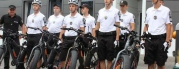 Одесские полицейские патрулируют Трассу здоровья на электробайках