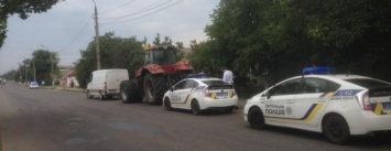 Полиция задержала трактор, который "штурмовал" областную налоговую на митинге фермеров (ФОТО)
