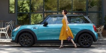 Модный блогер из Китая продала сто машин за четыре минуты