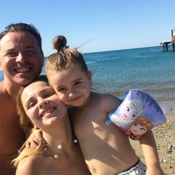 Лилия Ребрик засыпала сеть семейными снимками с отдыха в Болгарии