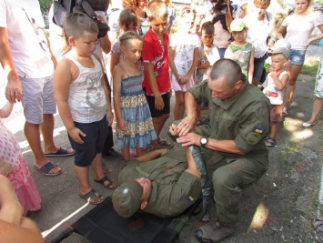 В Бердянске детей обучали самозащите