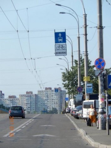 В Киеве на четырех улицах по полосе общественного транспорта разрешили ездить велосипедистам