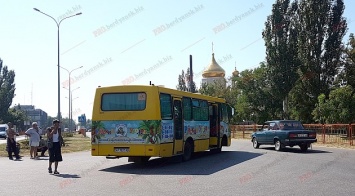 В Бердянске автобус детского лагеря «Райский уголок» попал в ДТП