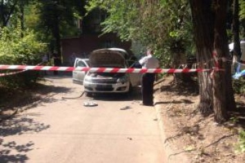 В Днепре полиция устанавливает обстоятельства взрыва автомобиля "Opel Astra"