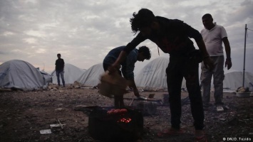 ЕС намерен переселить беженцев в Греции из лагерей в квартиры