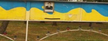Возле ДнепрОГА вандалы сорвали фотографии погибших в АТО военных (ФОТО)