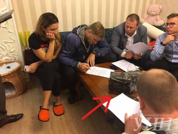 Обыски на дому у зама Авакова: одиозного экс-боевика "Азова" Трояна поймали на взятке в 2 миллиона гривен