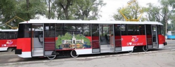 "Слепили пулю": руками криворожан был реконструирован вагон трамвая (ФОТО)