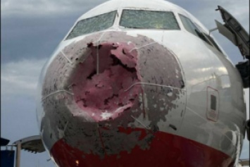 В Стамбуле украинский пилот "вслепую" смог посадить побитый градом самолет: сеть в восхищении