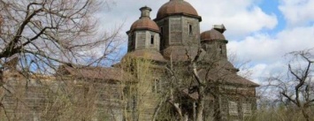 250-летняя черниговская церковь переехала в музей под открытым небом