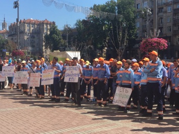 В Киеве под мэрией парковщики митингуют против директора КП "Киевтранспарксервис"