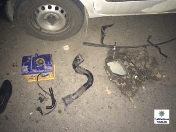 Полиция поймала николаевца, который ночью раскурочил два автомобиля