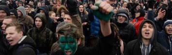 Идеолог цветных революций предлагает выращивать в РФ 14-летних навальнят для грядущего Майдана