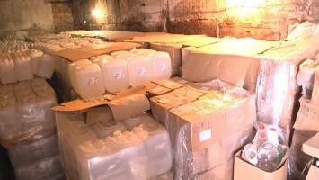 В Севастопольских гаражах обнаружили три тонны суррогатного алкоголя