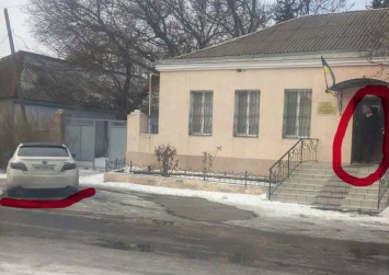 Новоодесский прокурор Наливайченко присвоил чужую машину и спрятал ее у налоговиков