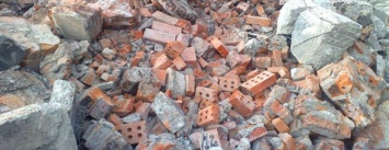 На Херсонщине свалка строительного мусора стала причиной загрязнения почвы
