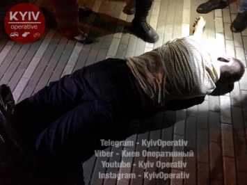 "Он упал, его стало тошнить": в центре Киева загадочно умер мужчина