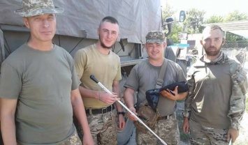 В Станице Луганской украинские саперы получили необычные подарки от волонтеров