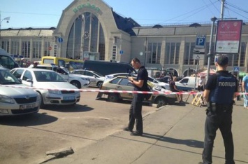 На вокзале в Киеве стреляли: есть раненые