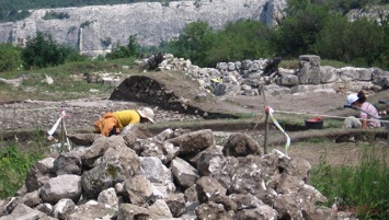 Археологи нашли в горах Крыма средневековый некрополь