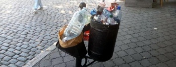 Горы мусора и скучающие туристы: В центре Одессы плохо пахнет (ФОТО)