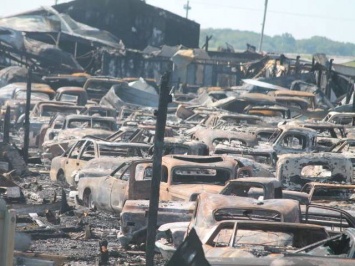 Слабонервным не смотреть: сгоревший склад со 150 ретро автомобилями