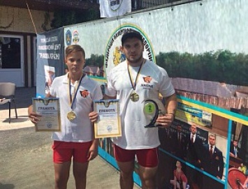 Бердянские атлеты результативно выступили в чемпионате Запорожья по пауэрлифтингу
