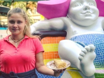 Новая достопримечательность: в Одессе появился памятник сладкоежке
