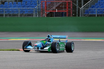 Мик Шумахер осваивается за рулем отцовской Benetton