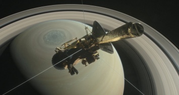 Зонд Cassini перед самосожжением пройдет в рекордной близости от облаков Сатурна