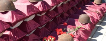 В Криворожском районе торжественно похоронили останки 63-х воинов Красной армии (ФОТО)