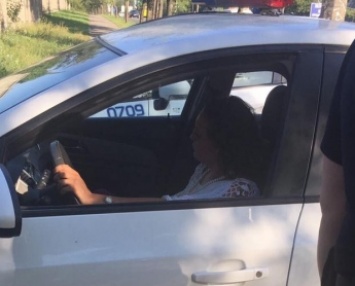 Пьяная судья Верховного суда Украины рассекала на своем авто по улицам столицы. ВИДЕО