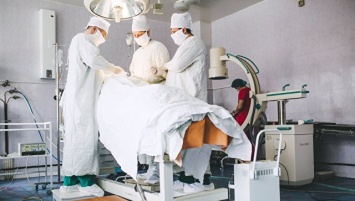 Сибирские хирурги впервые установили девушке два механических "сердца"