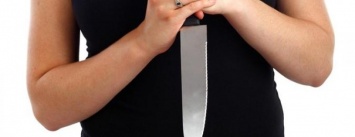 Криворожанка пыталась зарезать свекровь кухонным ножом (ФОТО 18+)
