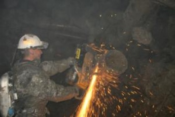 Спустя 10 дней в России продолжают искать горняков на руднике «Мир»