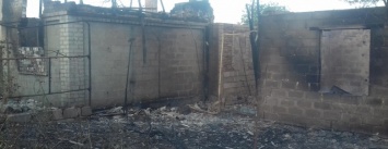 В Мариуполе сгорело тридцать домов в результате пожара на строительном складе (ФОТО, ВИДЕО)