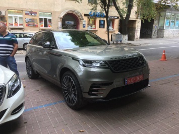 Первый пошел: в Украине засветился самый новый Range Rover