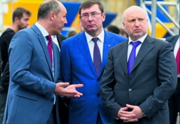 «Он стоит на тросе над ареной цирка»: Что Турчинов с Луценко готовят Порошенко