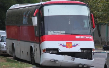 В Керчи «подбили» припаркованный на обочине автобус из Ставрополья